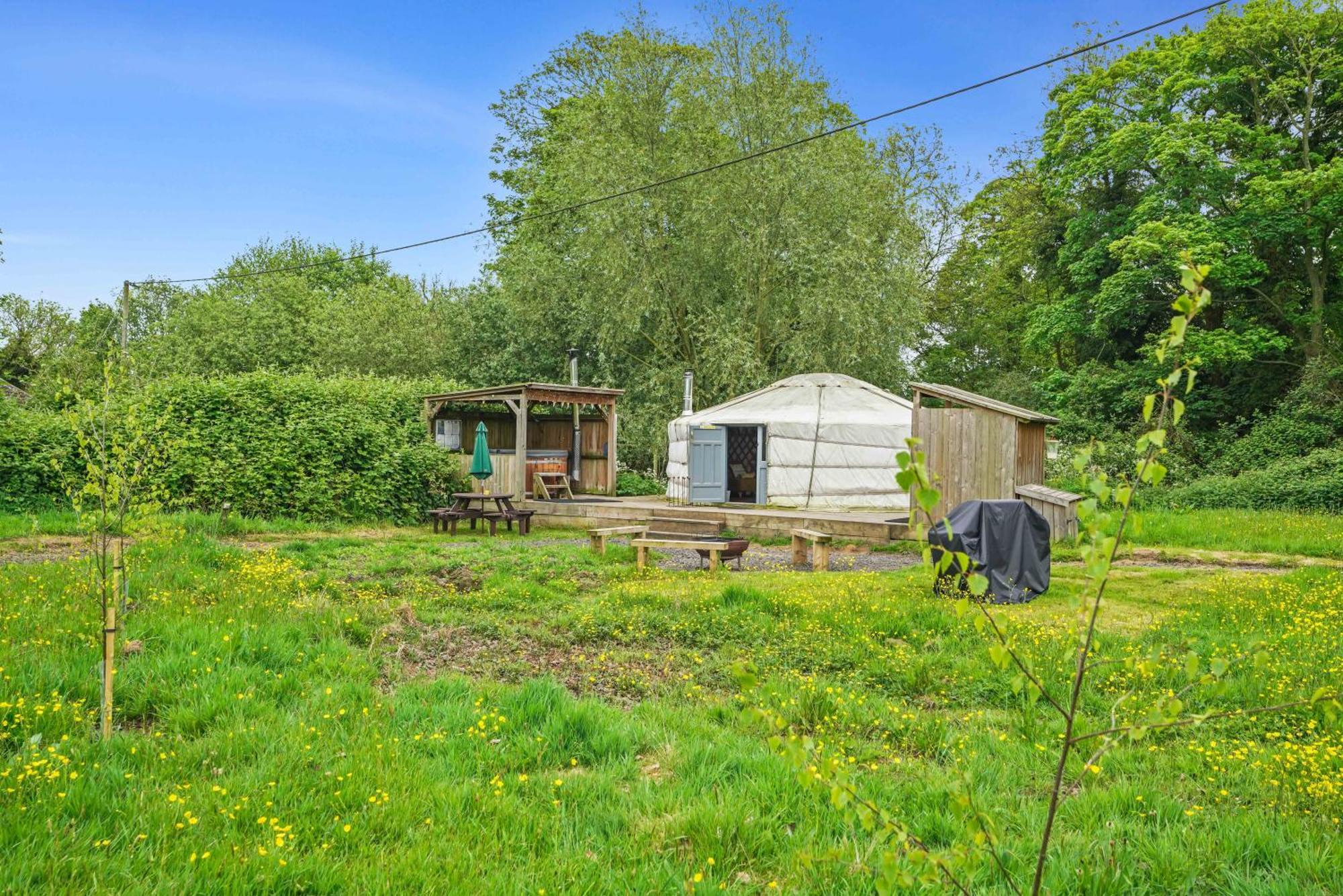Hotel Glamp And Tipple Ltd Great Ellingham Exterior foto